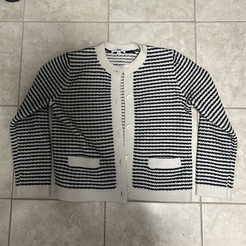 Uniqlo Striped Black and White Cardigan